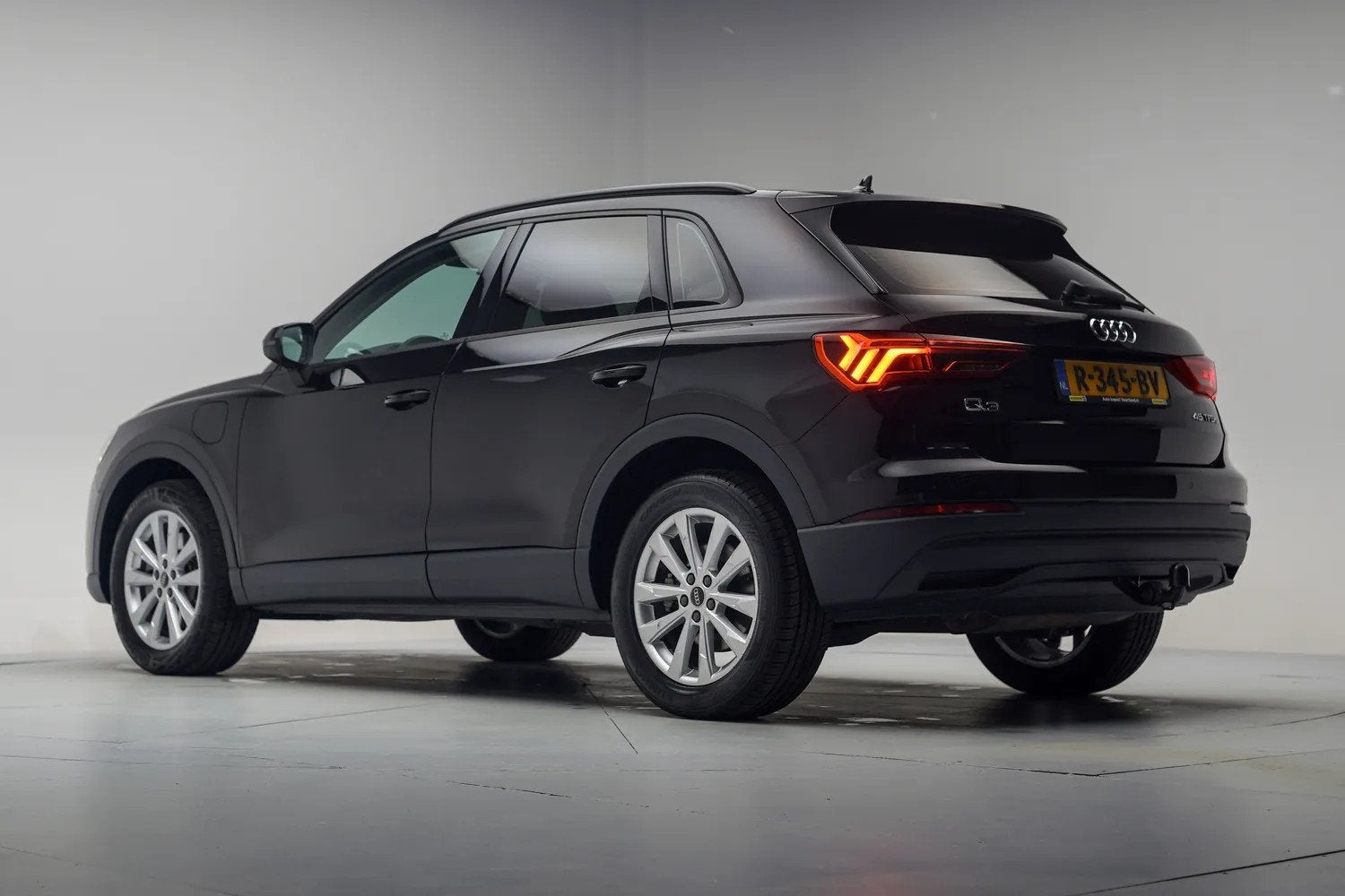 Audi Q3 45 TFSI e Advanced edition [ Navi Apple/Android Trek, Auto's, Gebruikt, 150 pk, Zwart, Origineel Nederlands