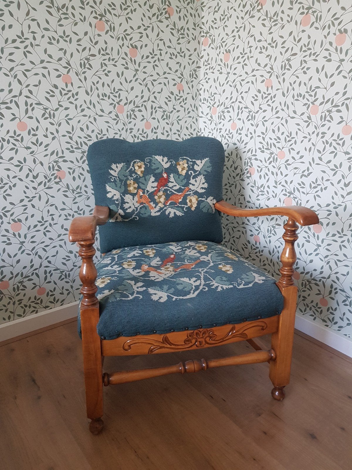 Opknapper! Vintage fauteuil met borduurwerk, Ophalen
