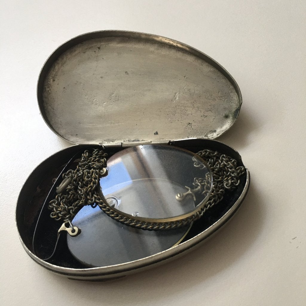 Een pince-nez in een zilveren doosje, Antiek en Kunst, Ophalen of Verzenden, Zilver