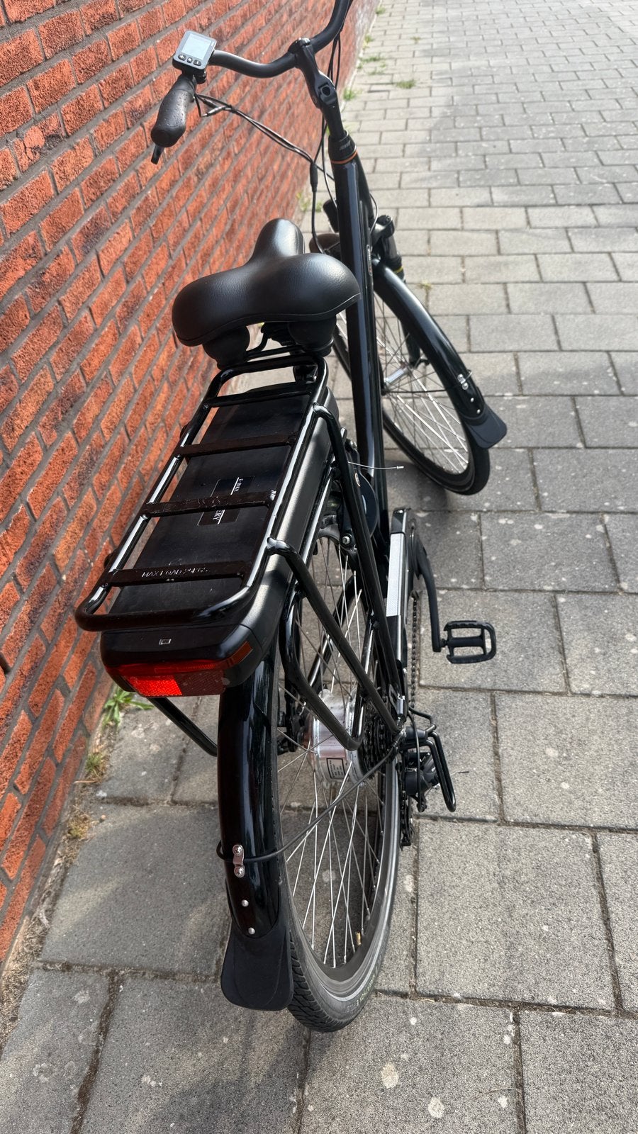 Zwarte elektrische fiets in topstaat - 500 Wh accu, Fietsen en Brommers, Elektrische fietsen, 47 tot 51 cm, Ophalen, Zo goed als nieuw