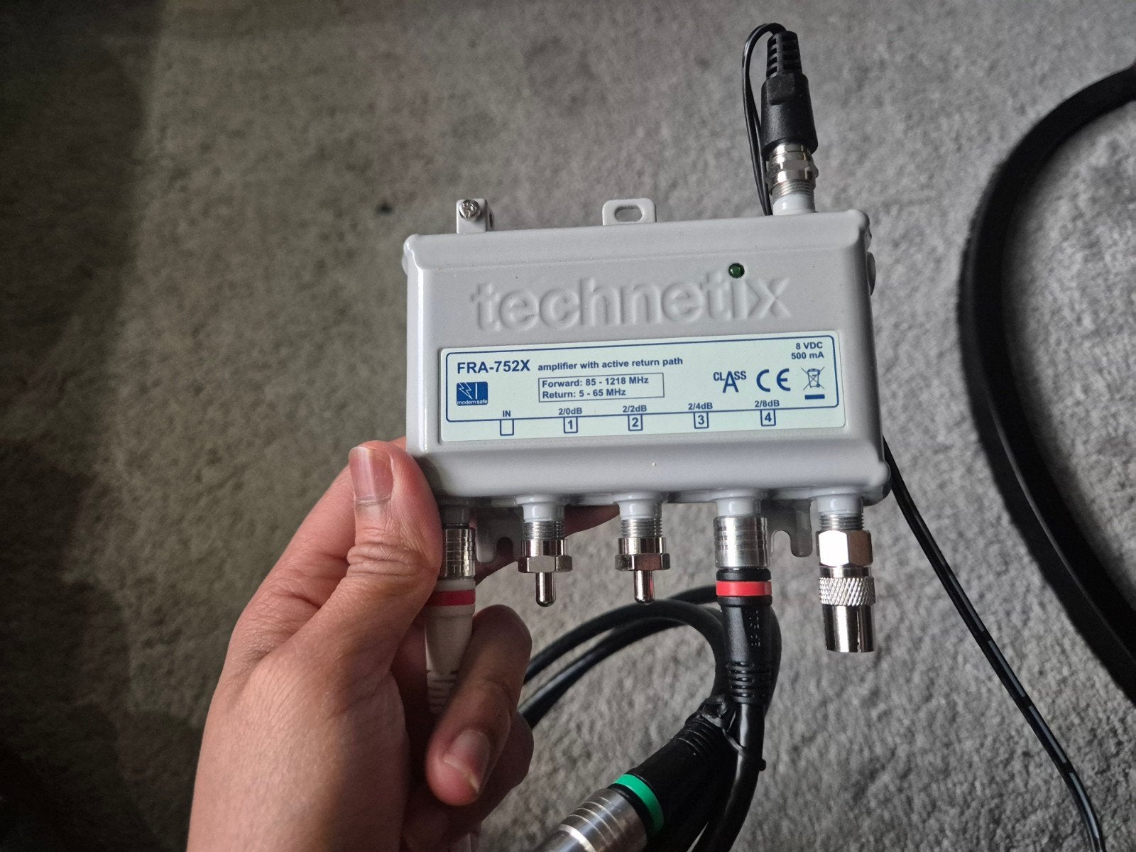 Technetix FRA-752X versterker met kabels en adapter, Ophalen of Verzenden, Gebruikt, 2 tot 5 meter, Overige kabels