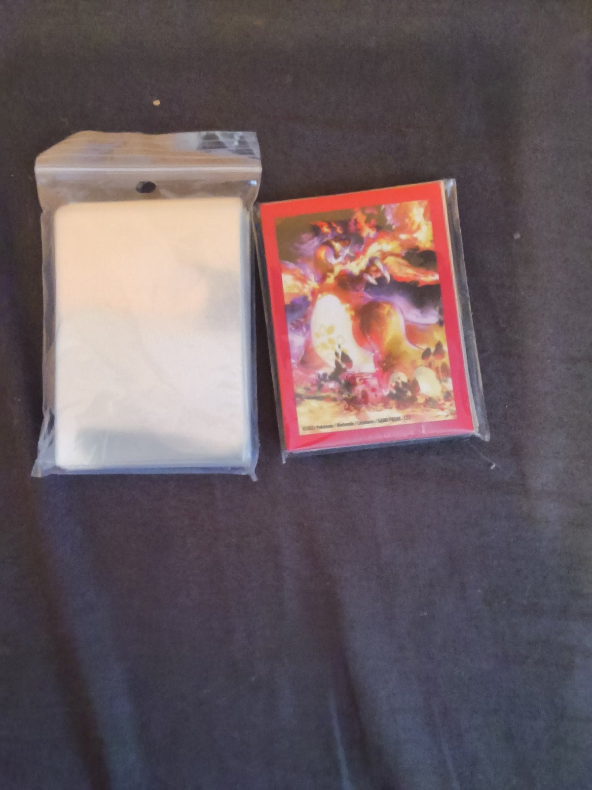 Pokémon Kaarthoesjes - Charizard & Transparant Sleeves, Hobby en Vrije tijd, Ophalen of Verzenden, Nieuw, Sleeves of Kaarthoesjes