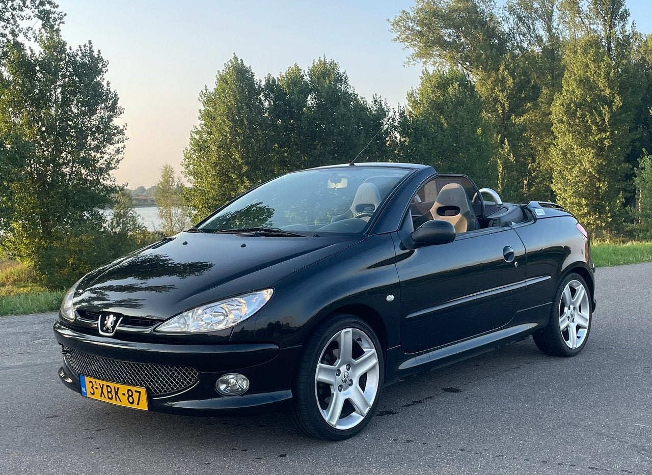 Peugeot 206 CC RC Line – Nieuwe APK - Origineel – Zeldzaam!, Voorwielaandrijving, Zwart, 4 cilinders, Cabriolet