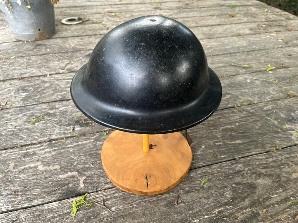 Engelse brodie helm bakeliet WW2, Verzamelen, Ophalen of Verzenden, Engeland, Helm of Baret