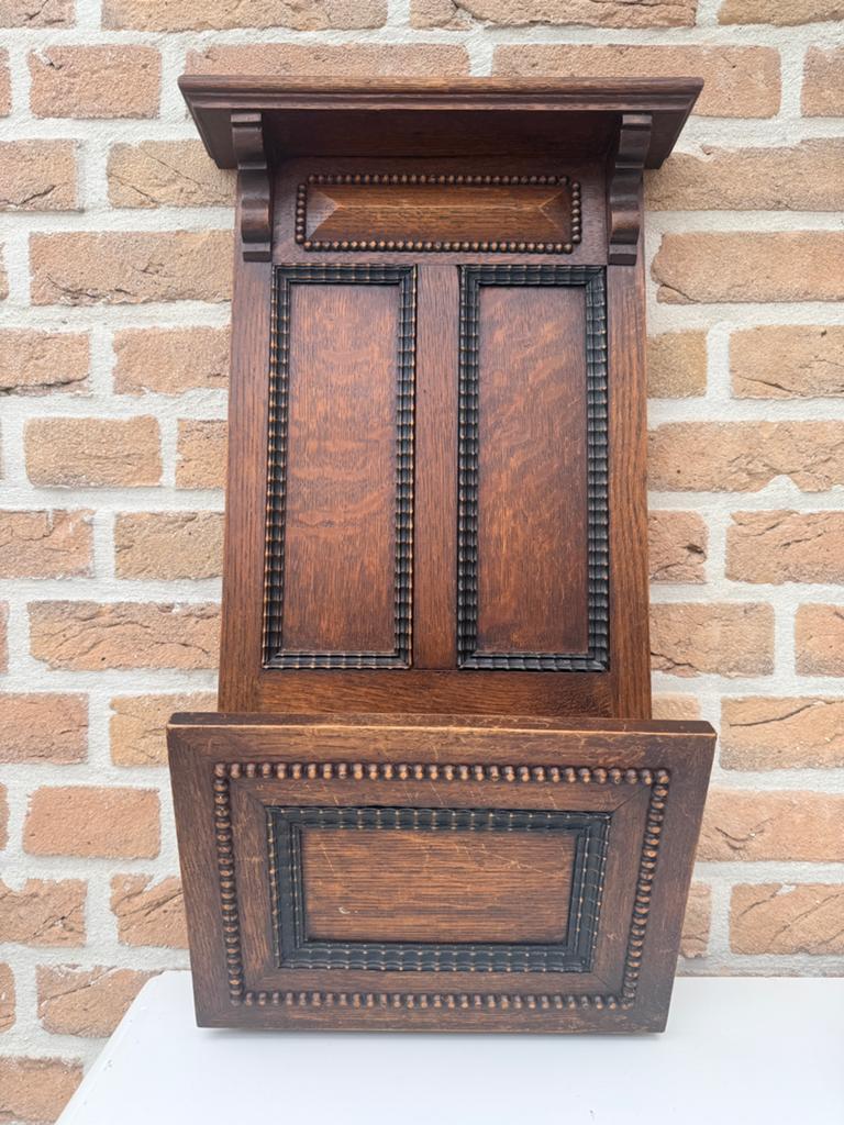 Antieke houten wandhouder met houtsnijwerk, Ophalen