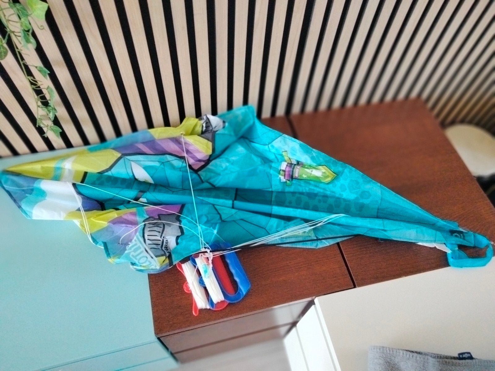 Kleurrijke vlieger voor kinderen, Sport en Fitness, Vliegeren, Ophalen of Verzenden, Gebruikt, Tweelijns, Vlieger