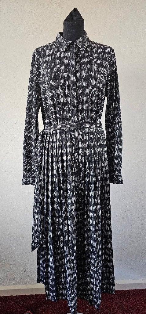 Sissy-Boy jurk maat S (17325), Kleding | Dames, Zwart, Sissy-Boy, Ophalen of Verzenden, Knielengte