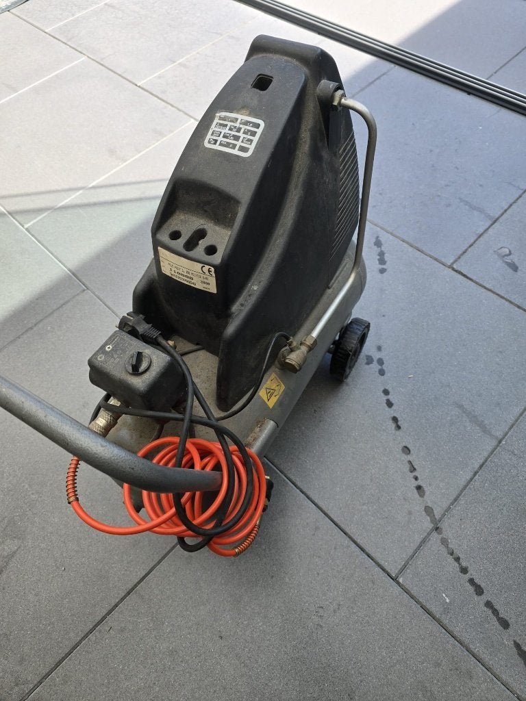 Compressor - Gebruikt, Goede Staat, Doe-het-zelf en Verbouw, 100 liter of meer, Ophalen of Verzenden, Gebruikt, Minder dan 200 liter/min