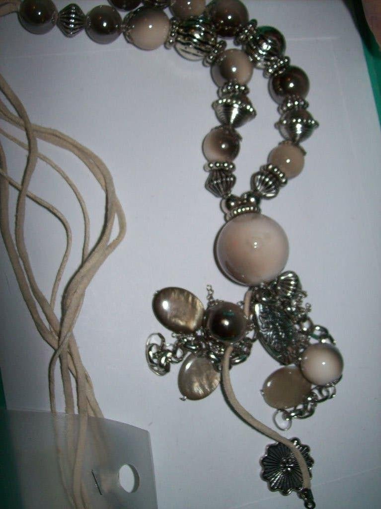 Ketting Beige Suede Koord Beige Steen Zilvertint Kralen, Sieraden, Tassen en Uiterlijk, Verzenden, Beige, Nieuw, Steen of Mineraal