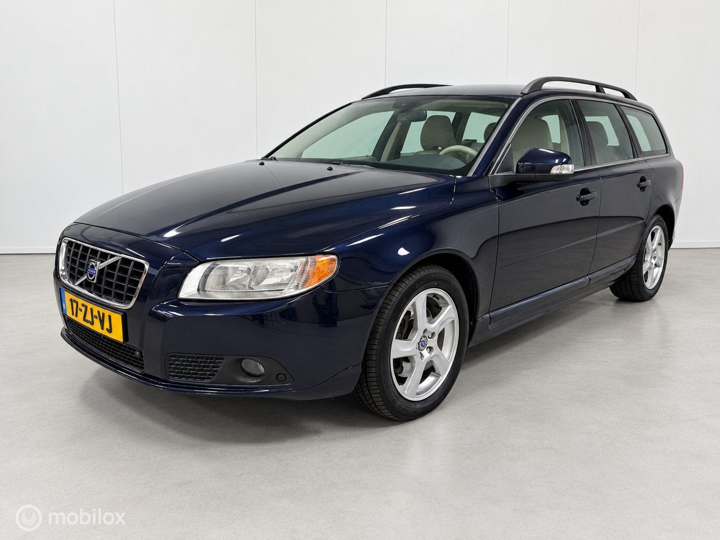 Volvo V70 3.0 T6 AWD Momentum NL AUTO / LEER, Automaat, 2953 cc, 2000 kg, Vierwielaandrijving