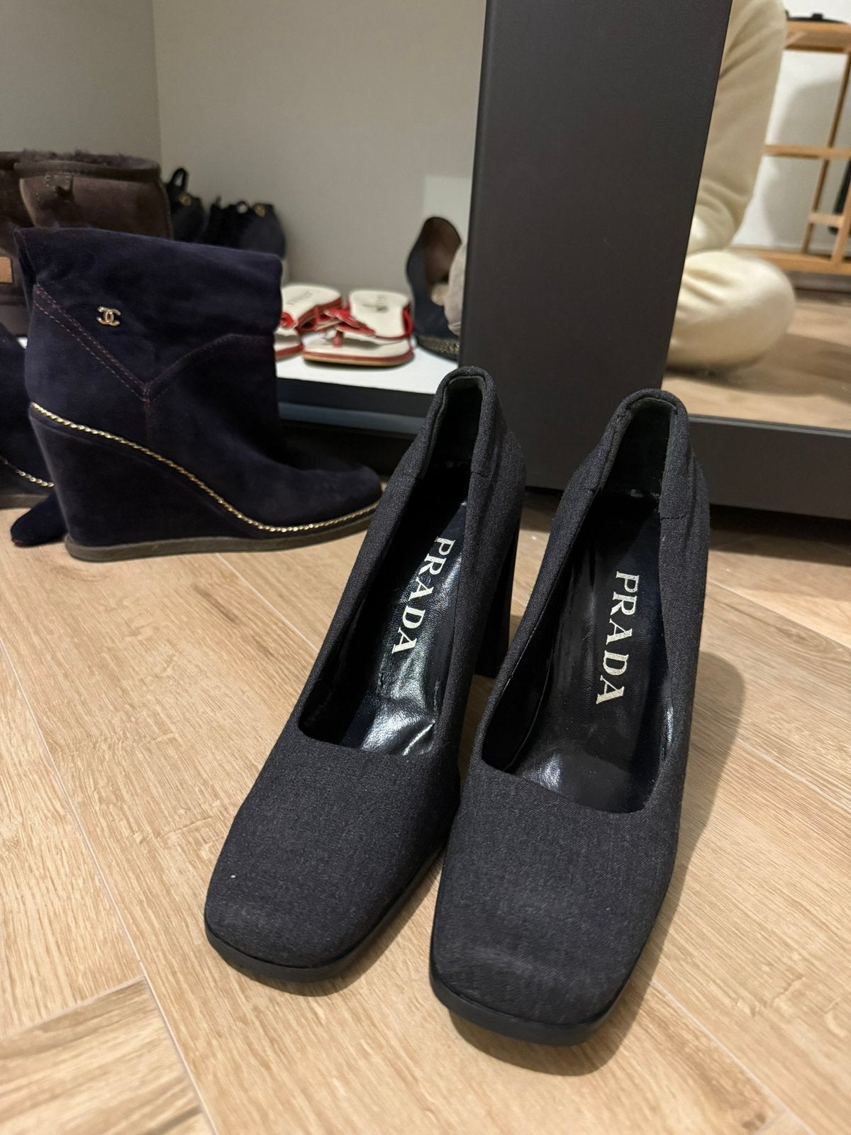 Prada hakken, Ophalen of Verzenden, Zo goed als nieuw, Zwart