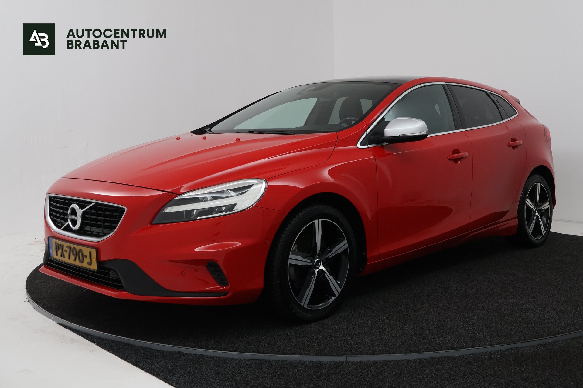 Volvo V40 2.0 T4 Business Sport (STOELVERWARMING, CRUISE CON, Auto's, Voorwielaandrijving, Gebruikt, Verwarmde buitenspiegels