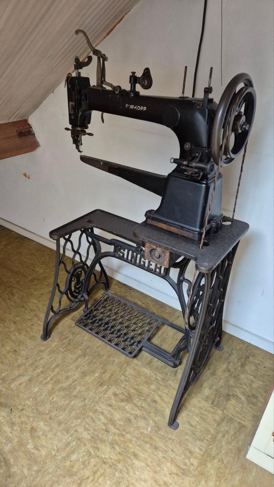 Antieke Dürkopp industriële naaimachine op Singer onderstel, Ophalen of Verzenden