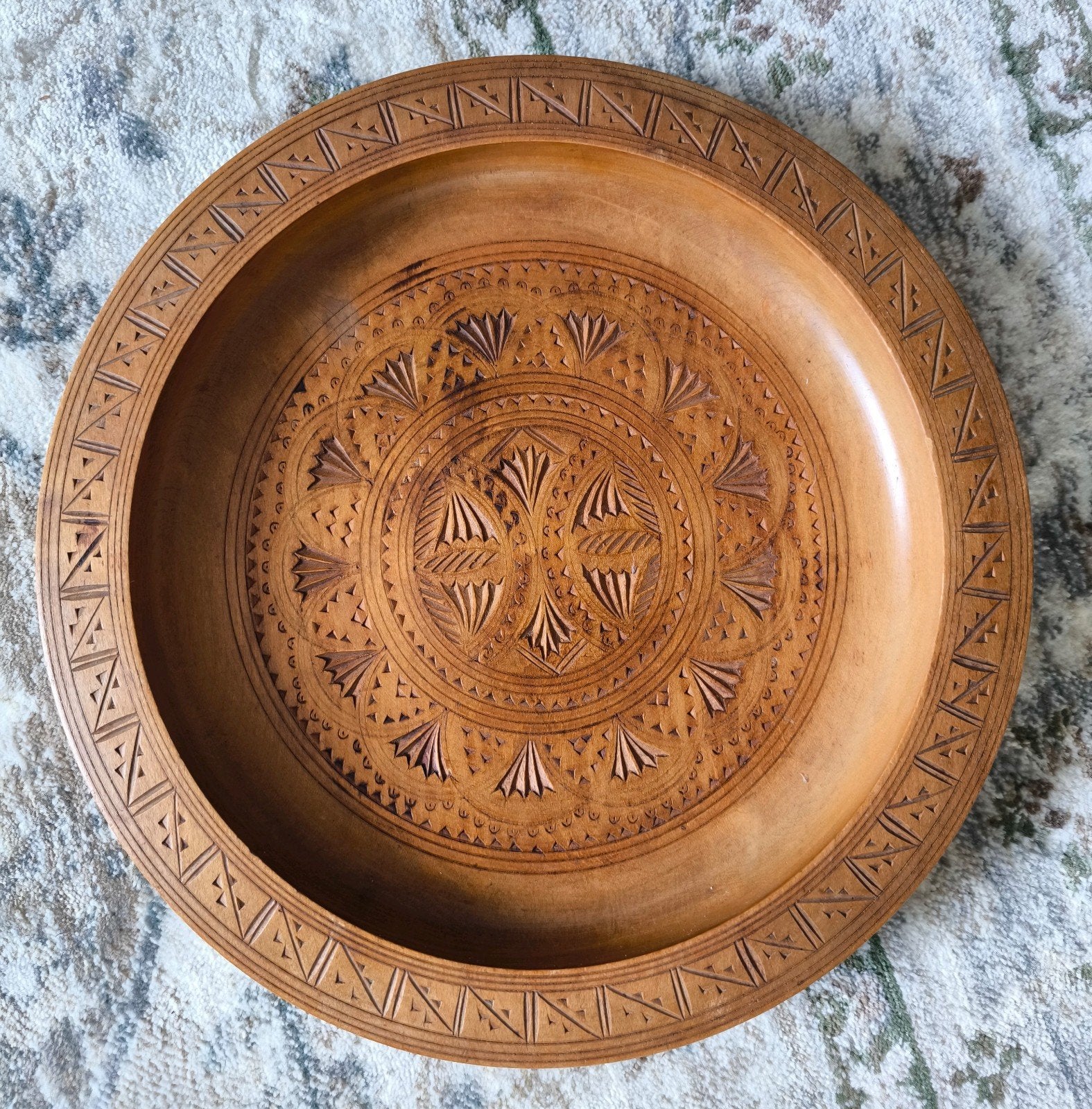 Vintage handgesneden houten schaal / bord - "Domaća Radinost, Ophalen of Verzenden, Rond, Hout