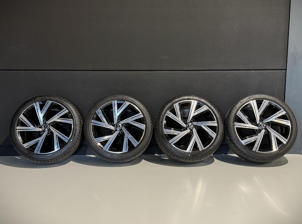 18 inch originele VW Golf R-Line velgen met zomerbanden, Ophalen, 18 inch, Gebruikt, Banden en Velgen