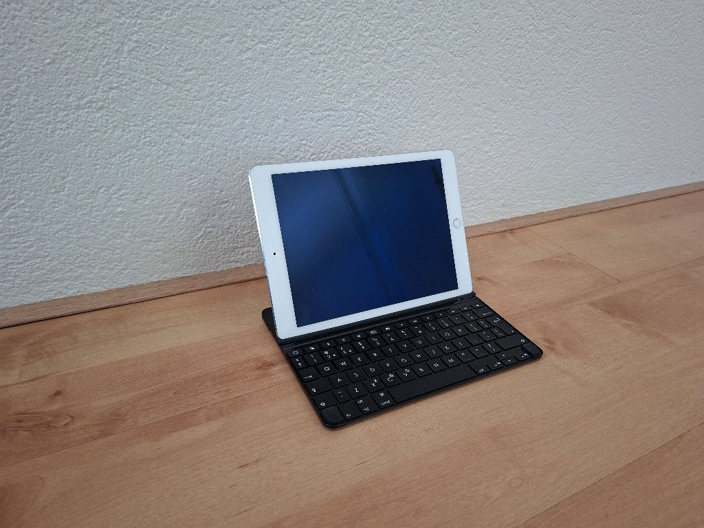 Apple I-pad air 2e generatie incl. toetsenbord, 10 inch, Gebruikt, Apple iPad Air, Ophalen of Verzenden