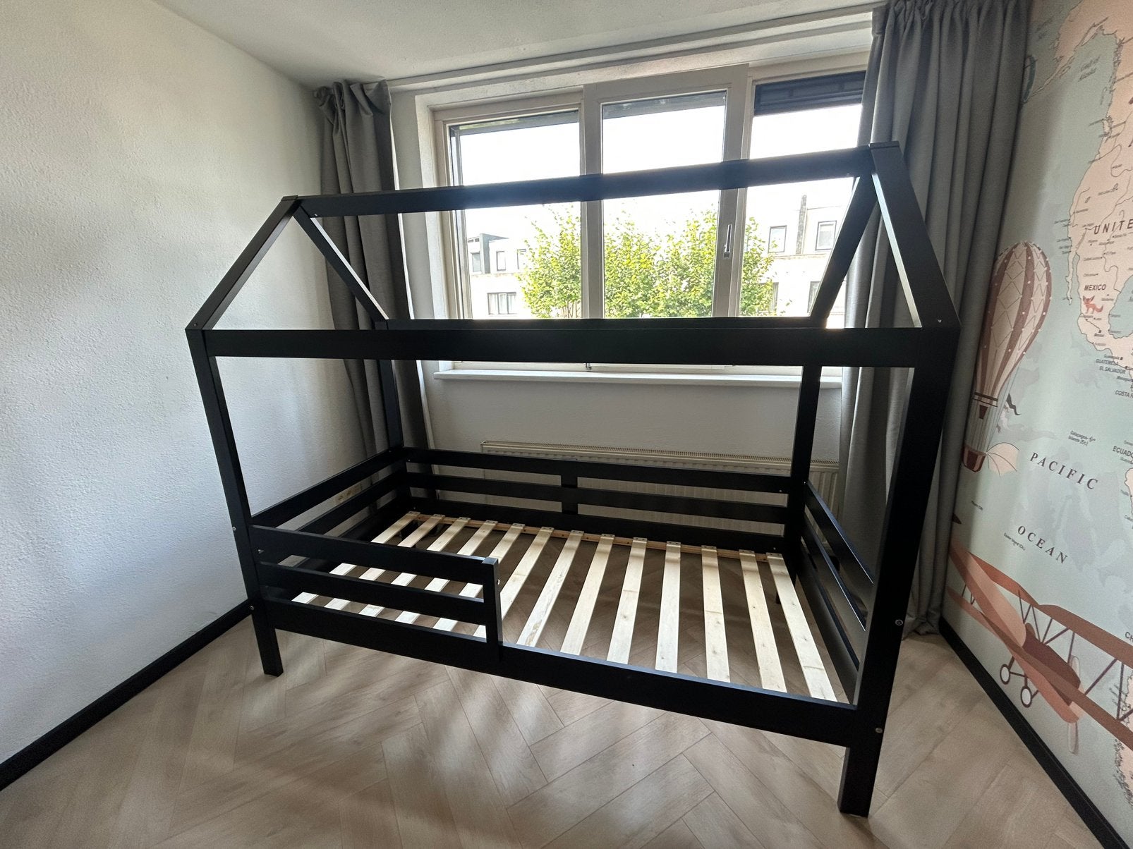 Houten huisbed zwart AMY 200x90 cm – Wehkamp Home, Huis en Inrichting, Slaapkamer | Stapelbedden en Hoogslapers, Eenpersoons, Ophalen of Verzenden