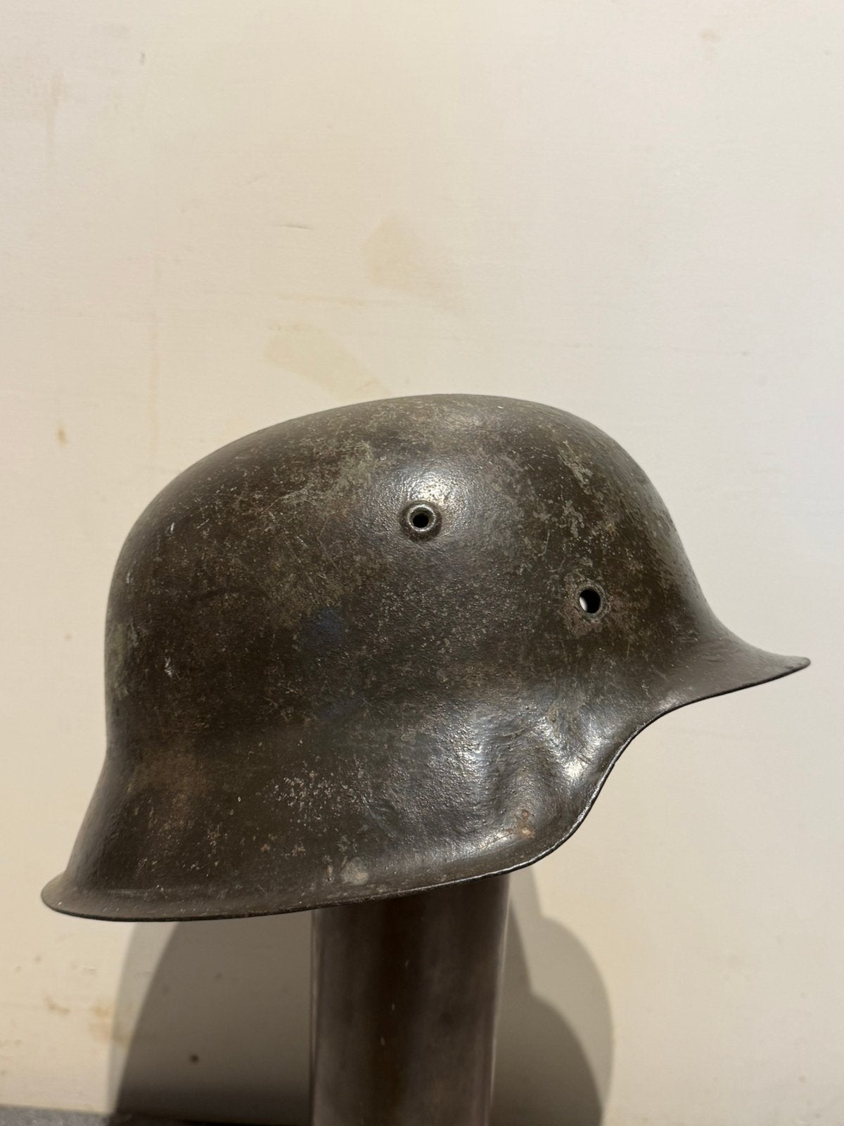 Duitse M42 helm Single Decal met Groene verf en decal ww2, Verzamelen, Ophalen of Verzenden, Landmacht, Duitsland, Helm of Baret