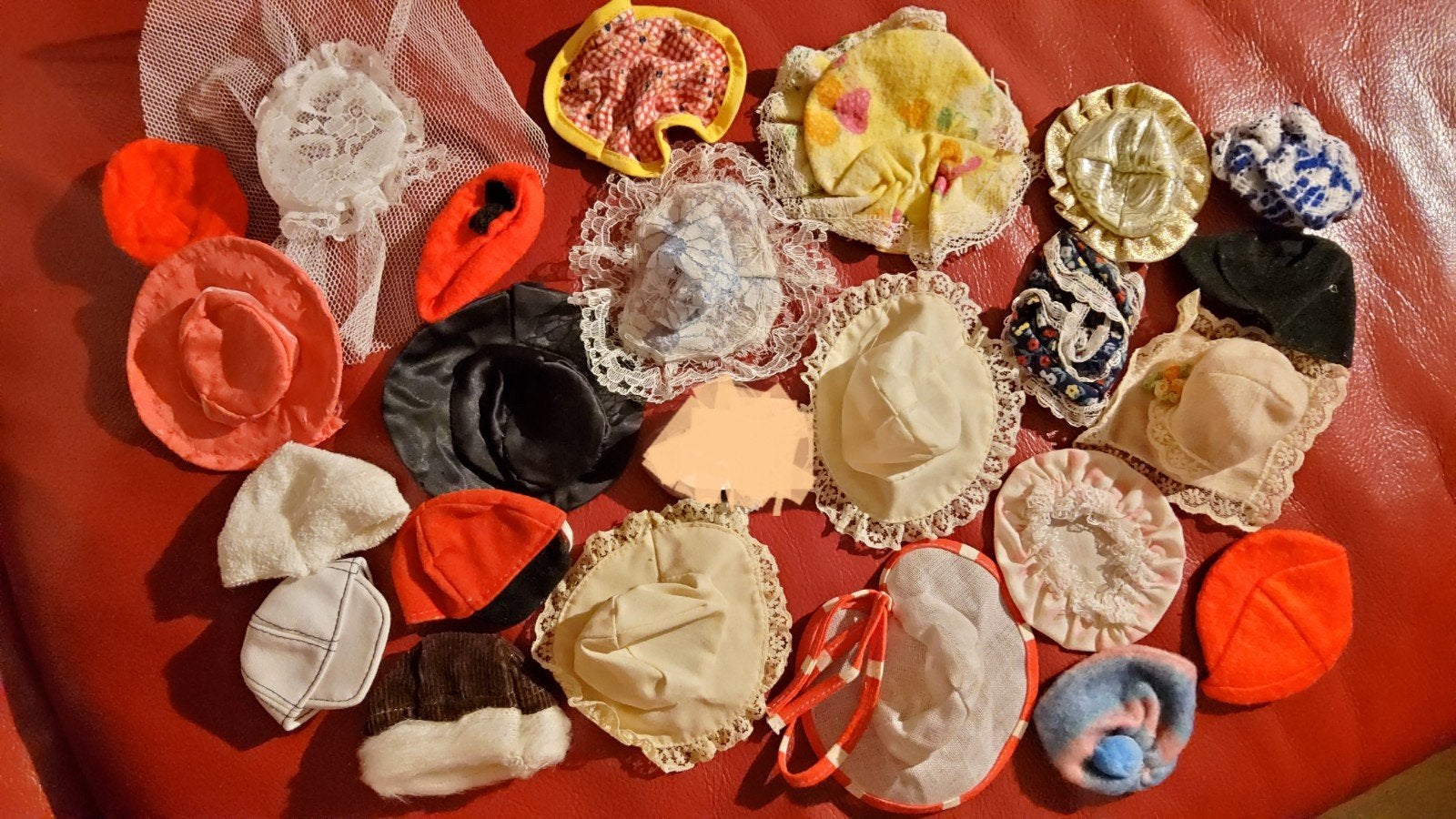 Vintage Barbie Sindy Fleur Daisy Tienerpop pet hoed muts., Verzamelen, Poppen, Ophalen of Verzenden, Zo goed als nieuw, Fashion Doll