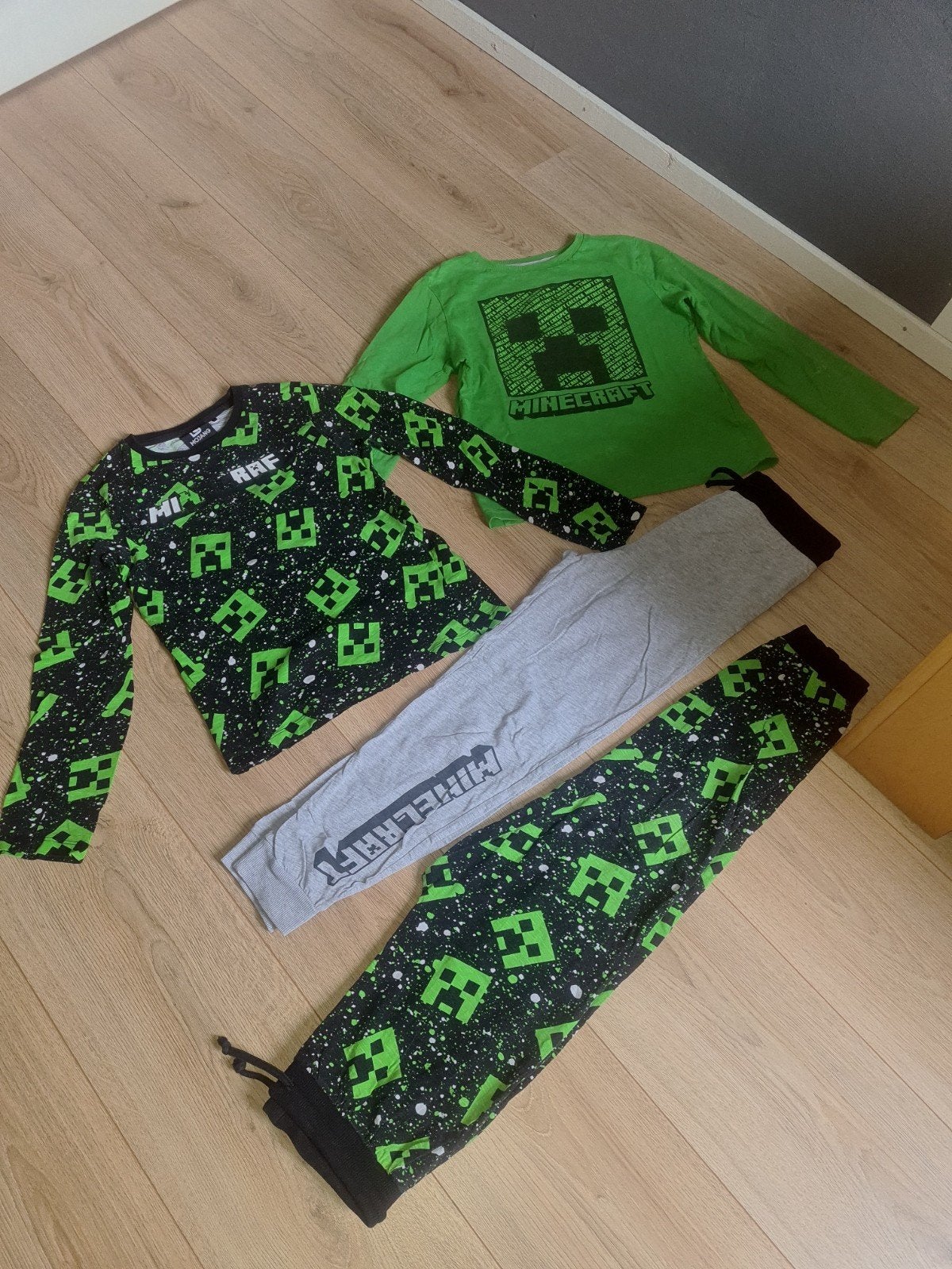 2 Minecraft pyjama's 134/140, Nacht- of Onderkleding, Gebruikt, Ophalen of Verzenden, Next
