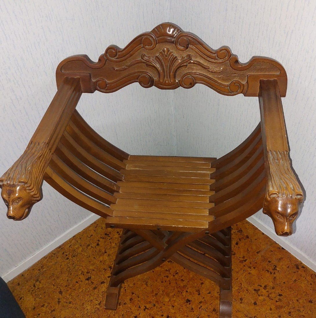 Antiek houten stoel met leeuwenkopleuning., Antiek en Kunst, Antiek | Meubels | Stoelen en Banken, Ophalen