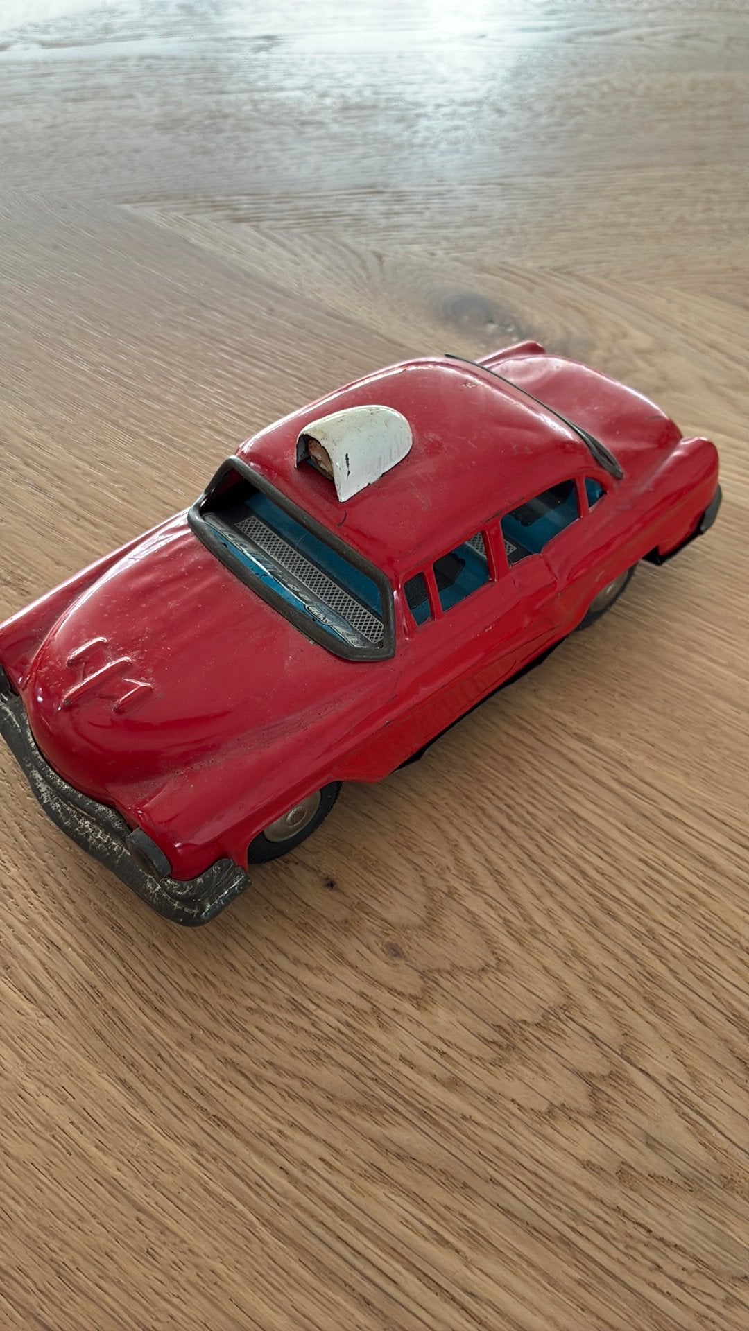 Oude blikken auto, Ophalen