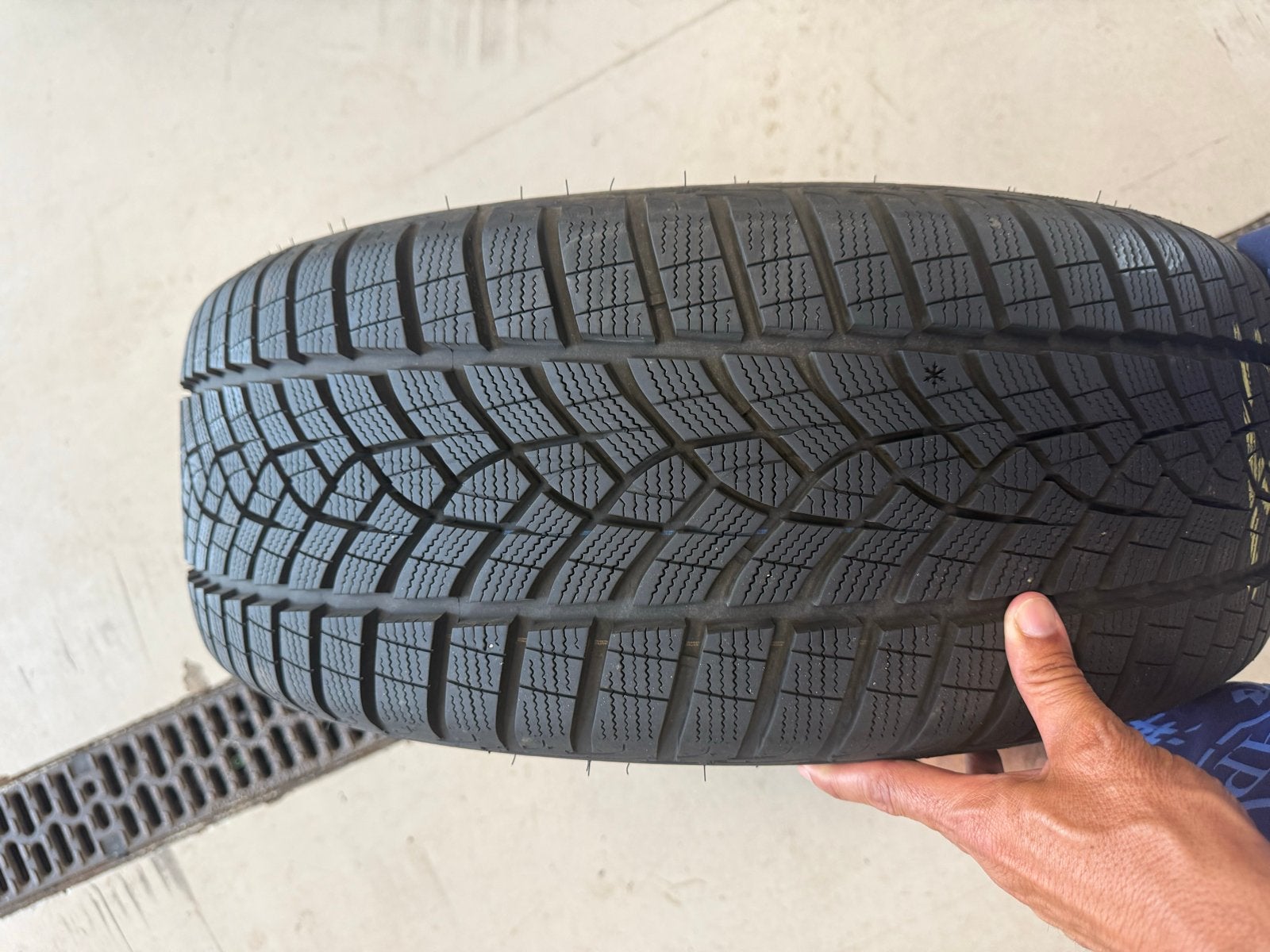 Goodyear UltraGrip Performance winterbanden met velgen, Gebruikt, Banden en Velgen, Winterbanden, 235 mm