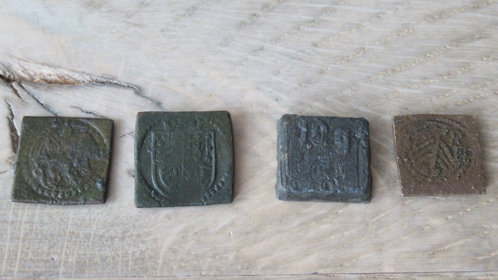 muntgewichten plm 1600 / 4 stuks brons / bodemvondst, Ophalen of Verzenden, Vóór koninkrijk, Overige waardes, Setje