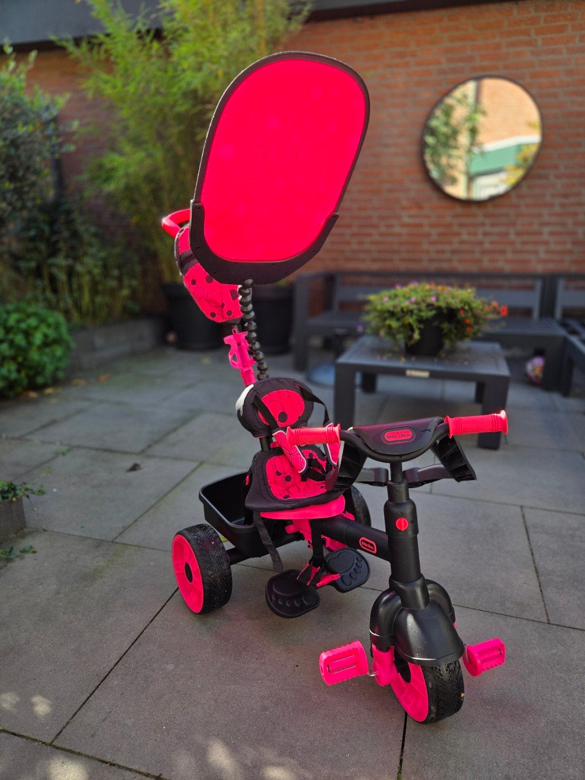 Little Tikes driewieler roze/zwart met duwstang, Ophalen, Terugtraprem, Little Tikes, 16 tot 20 inch