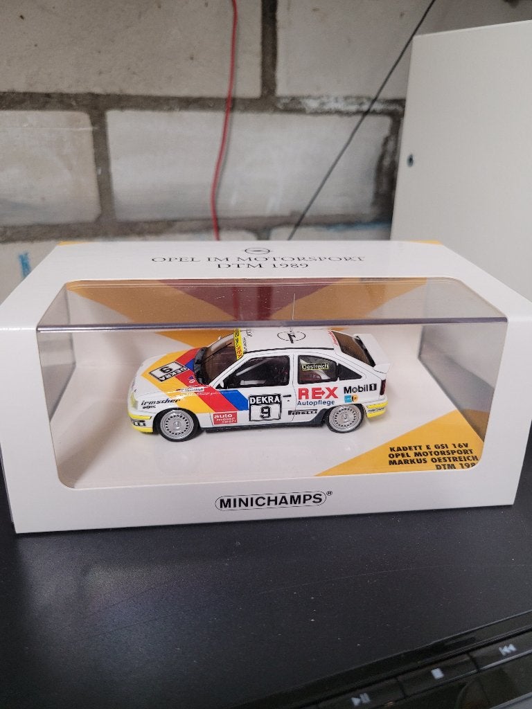OPEL KADETT GSI DTM 1989 MINICHAMPS 1:43 oestreich, Hobby en Vrije tijd, Modelauto's | 1:43, Ophalen of Verzenden, Zo goed als nieuw