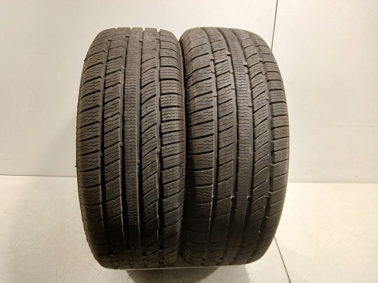 Bandenset 2 stuks 4-Seizoenen 205 55 R16, Onderdelen@venauto.nl, Van der Ven Autorecycling B.V., Gebruikt, Ettenseweg 76, 4706 PB Roosendaal, The Netherlands