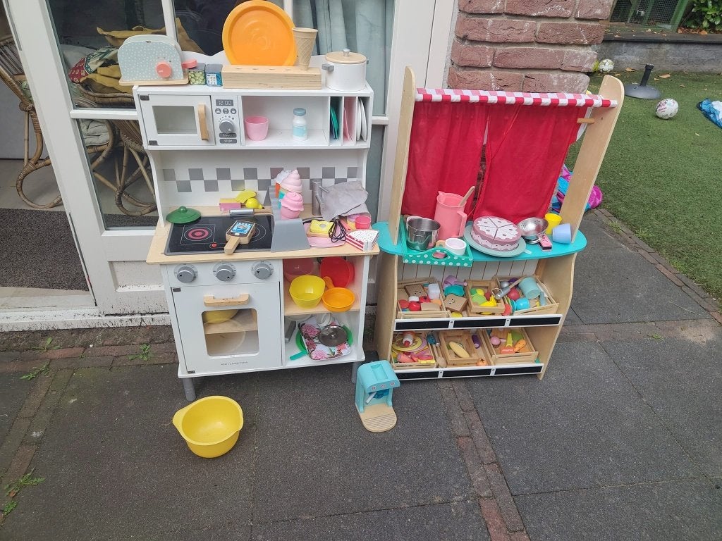 Houten keuken en poppenkast, Ophalen, Gebruikt, Poppenhuis