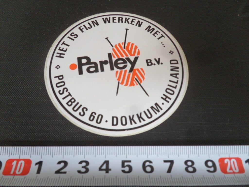 sticker dokkum PARLEY BV het is fijn werken met ... breiwol, Ophalen of Verzenden, Zo goed als nieuw