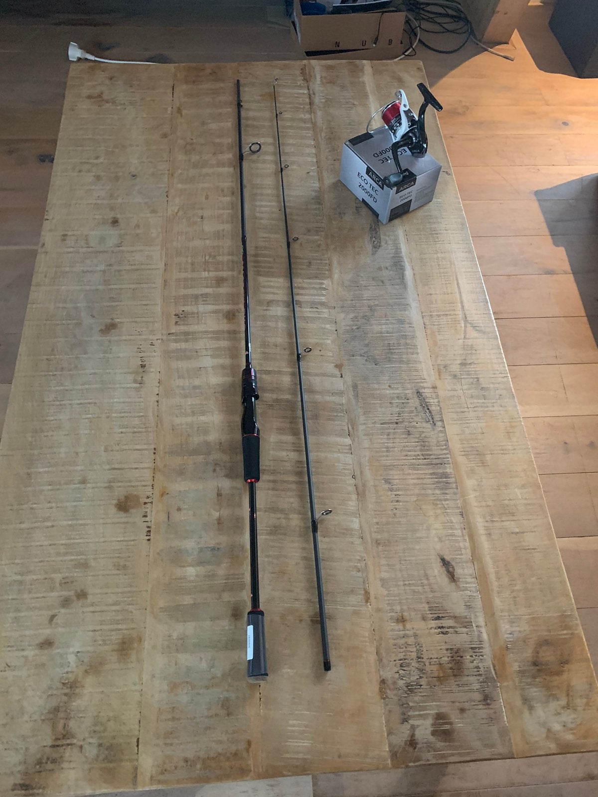 Nieuwe Arca Bandit spinhengel + molen + lijn, 2.40m 10-25 gr, Ophalen of Verzenden, Nieuw, Complete set
