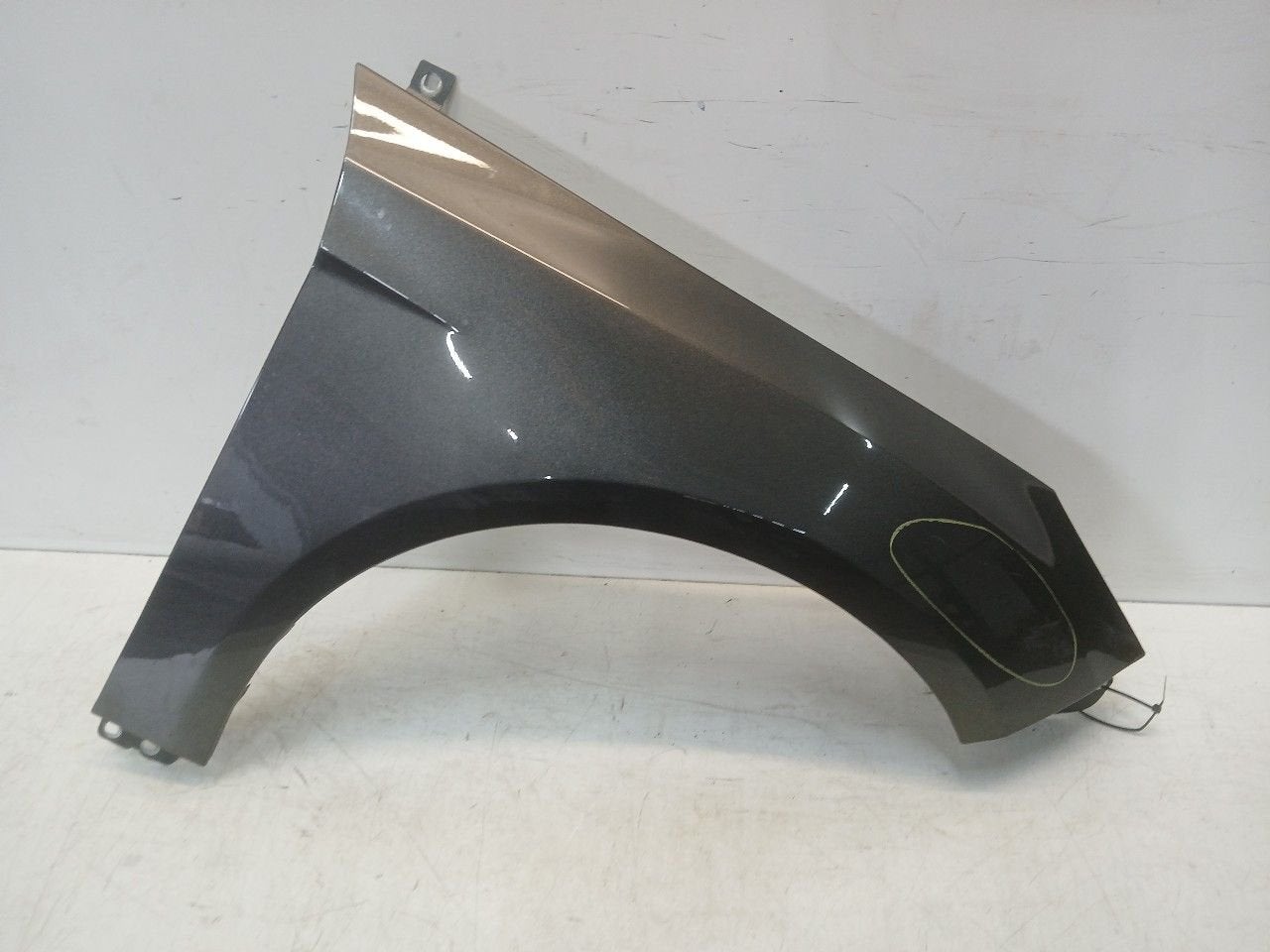 Spatbord rechts voor Ford Focus, Auto-onderdelen, Onderdelen@venauto.nl, Van der Ven Autorecycling B.V., Gebruikt, Ettenseweg 76, 4706 PB Roosendaal, The Netherlands