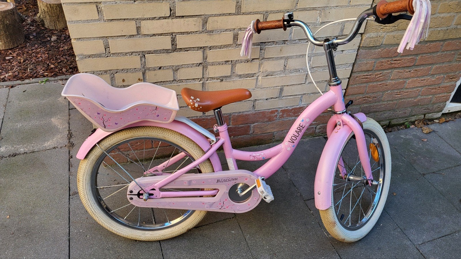 Roze Volare kinderfiets meisjesfiets 18 inch met poppenstoel, Terugtraprem, 16 tot 20 inch, Gebruikt, Volare