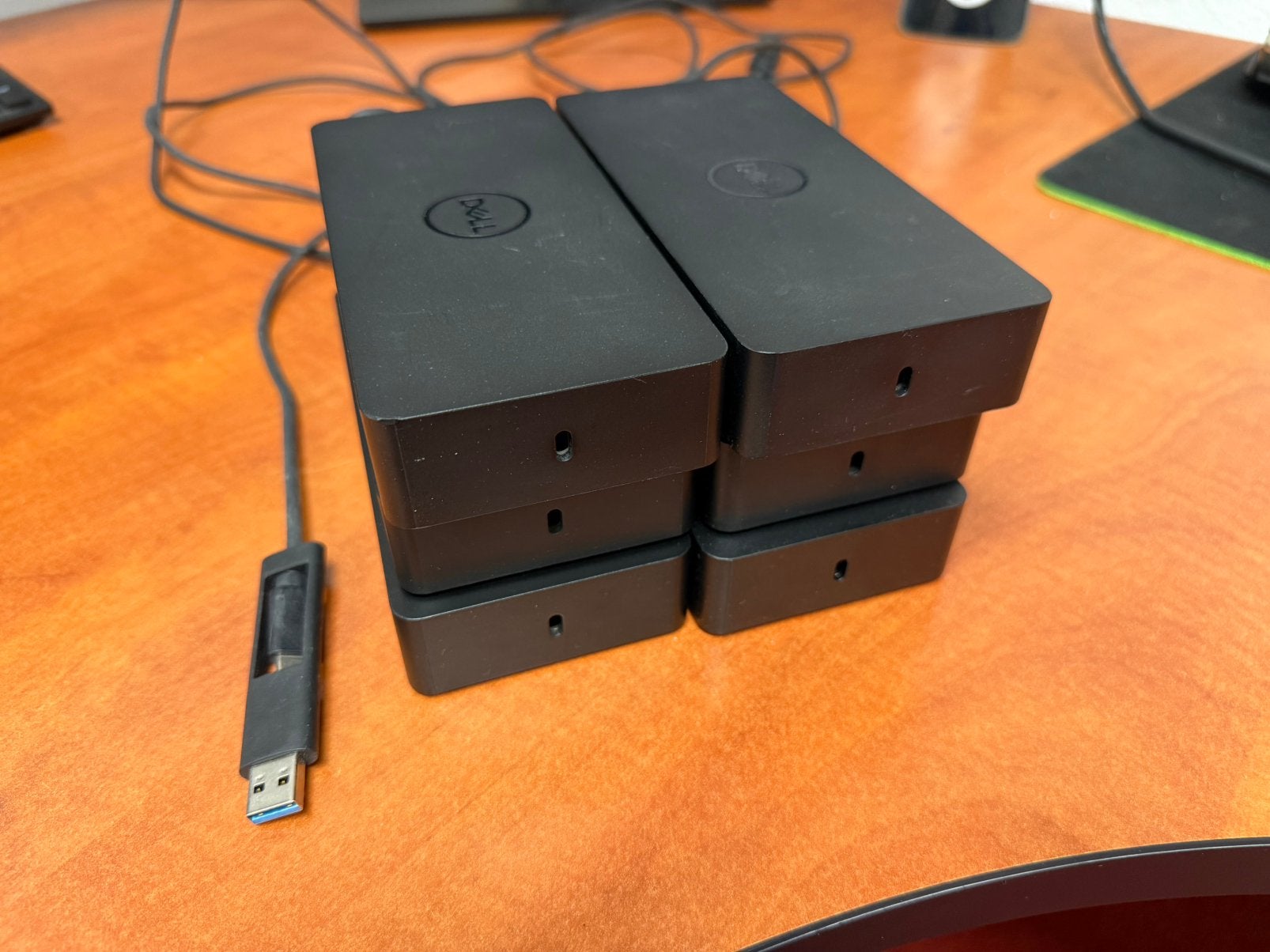 6x Dell d6000 dockingstation met adapter, Ophalen of Verzenden, Zo goed als nieuw