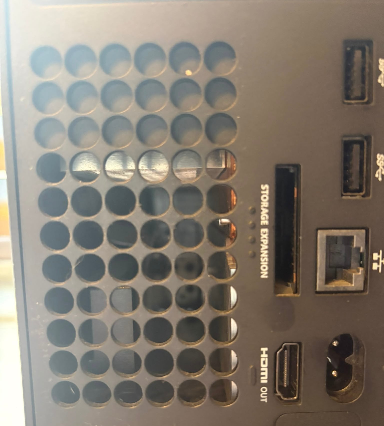 Foto 5 van Xbox series x console met 2 controllers