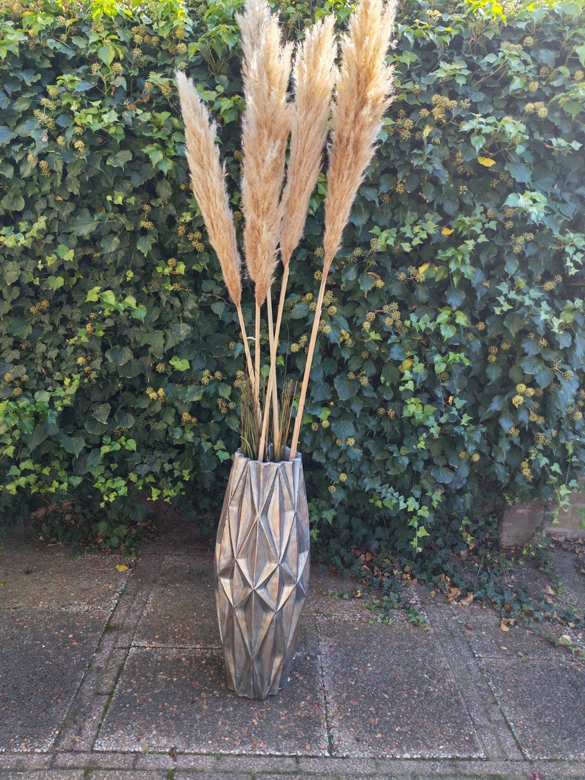 Grote vaas met pampas pluimen, Overige materialen, Inclusief decoratie, Ophalen of Verzenden, Zo goed als nieuw