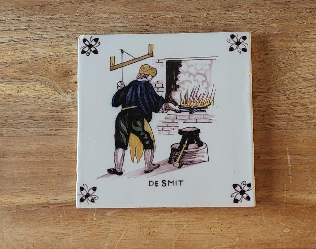 Oude tegel Tichelaar Makkum - de smit, Antiek en Kunst, Ophalen of Verzenden