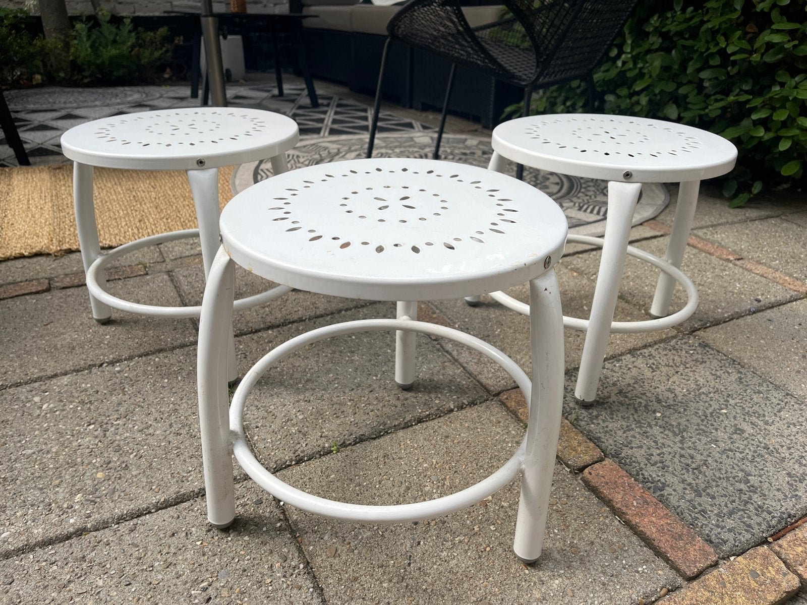 3 witte krukjes - Stapelbaar, voor binnen en buiten, Huis en Inrichting, Krukjes, Ophalen, Gebruikt, Staal