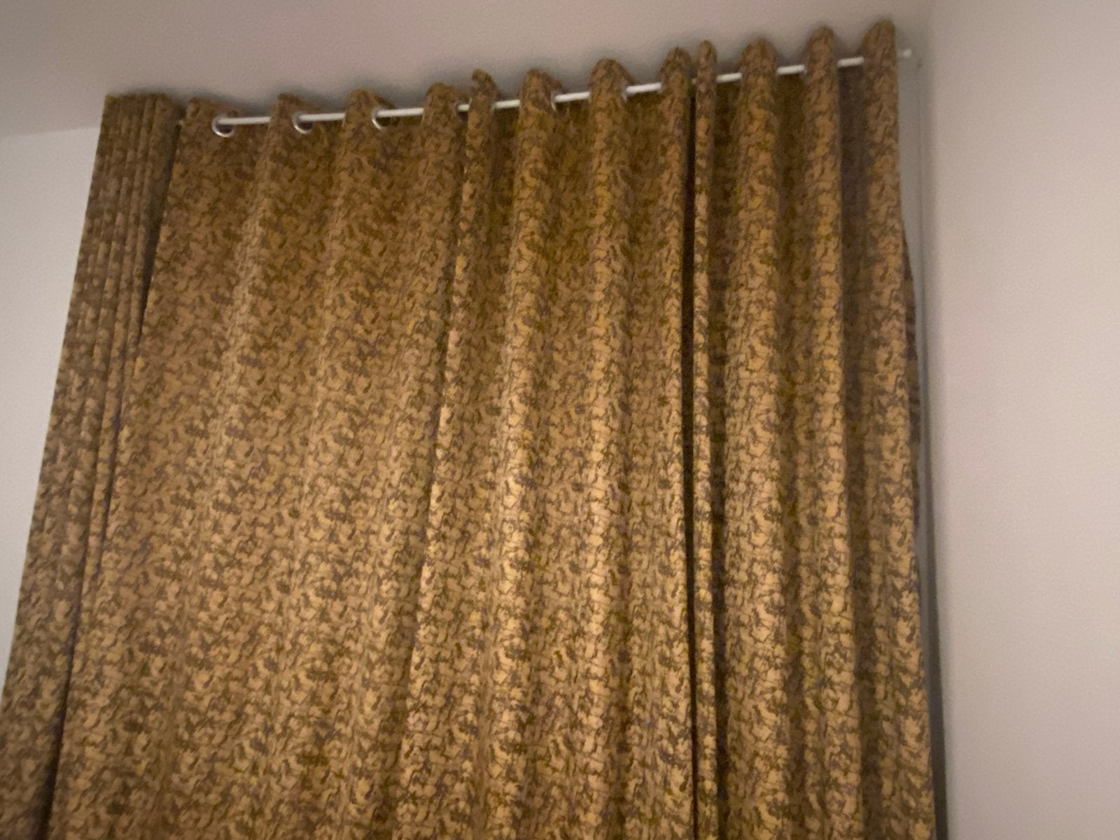 Upto 400cms extendable curtain rod plus Curtains, Inclusief montageonderdelen, Gebruikt, Bruin, Ophalen of Verzenden