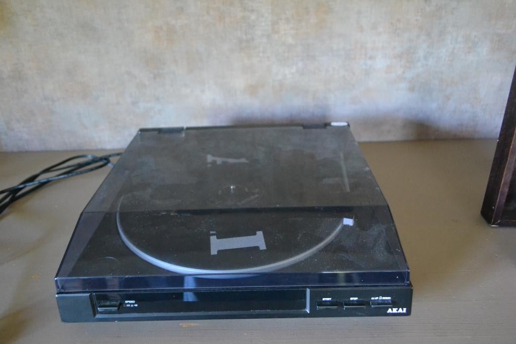 Akai ATT01U platenspeler met USB, Gebruikt, Automatisch, Ophalen of Verzenden, Platenspeler