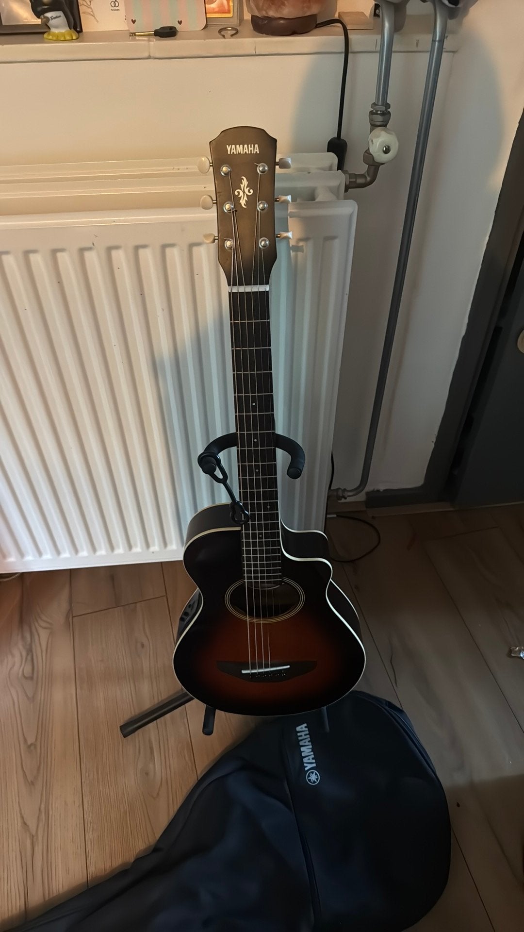 Yamaha APXT2 akoestische gitaar met AMP , tas en standaard
