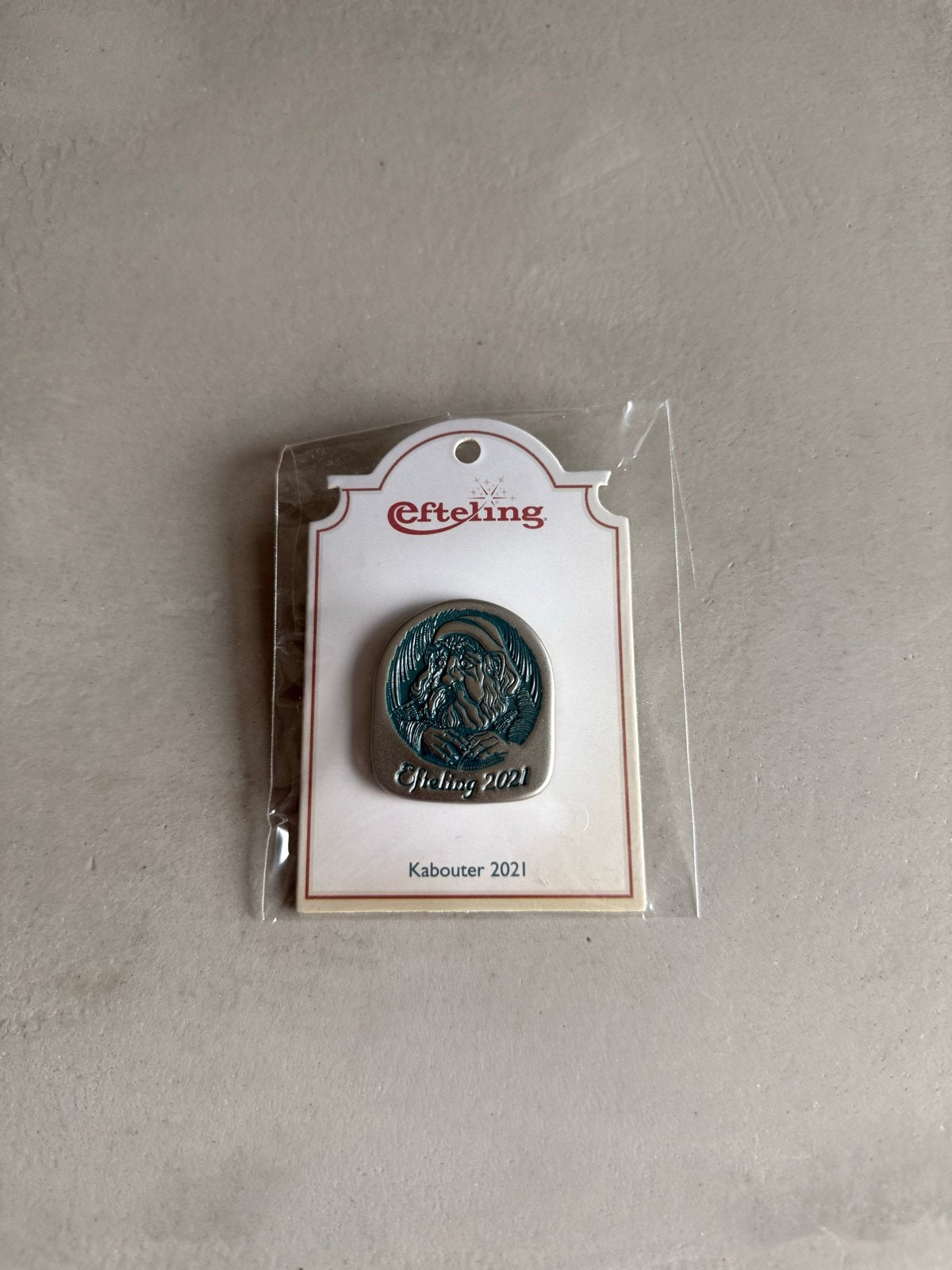 Efteling Kabouter 2021 Pin - Nieuw in verpakking, Verzamelen, Verzenden, Nieuw, Button of Speldje
