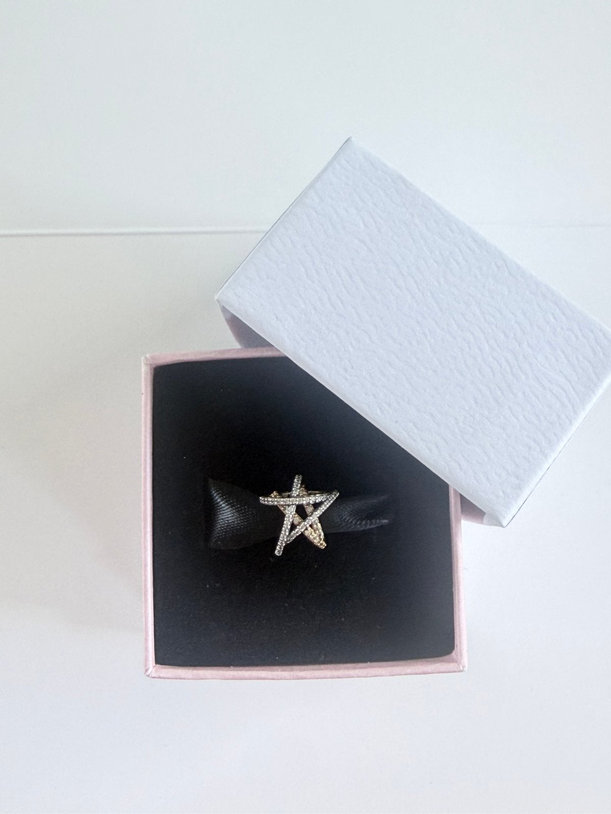 Pandora ster bedel, Sieraden, Tassen en Uiterlijk, Ophalen of Verzenden, Zo goed als nieuw, Zilver, Pandora