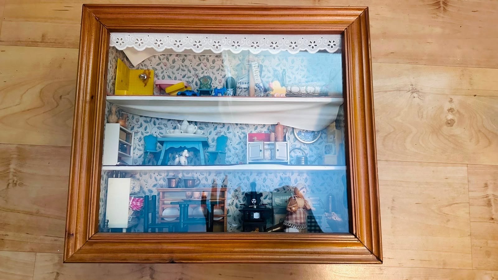 Vintage Poppenhuis Vitrinekast - Compleet Ingericht, Ophalen, Gebruikt, Poppenhuis