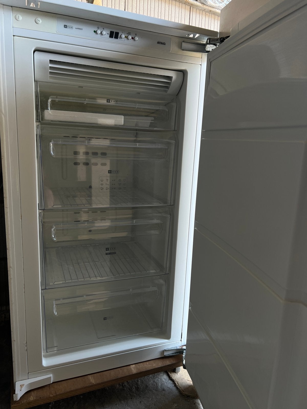 ATAG inbouw Nofrost vrieskast 102x54 cm Inhoud vriezer 110Ll, Minder dan 60 cm, Zo goed als nieuw, Inbouw, Ophalen
