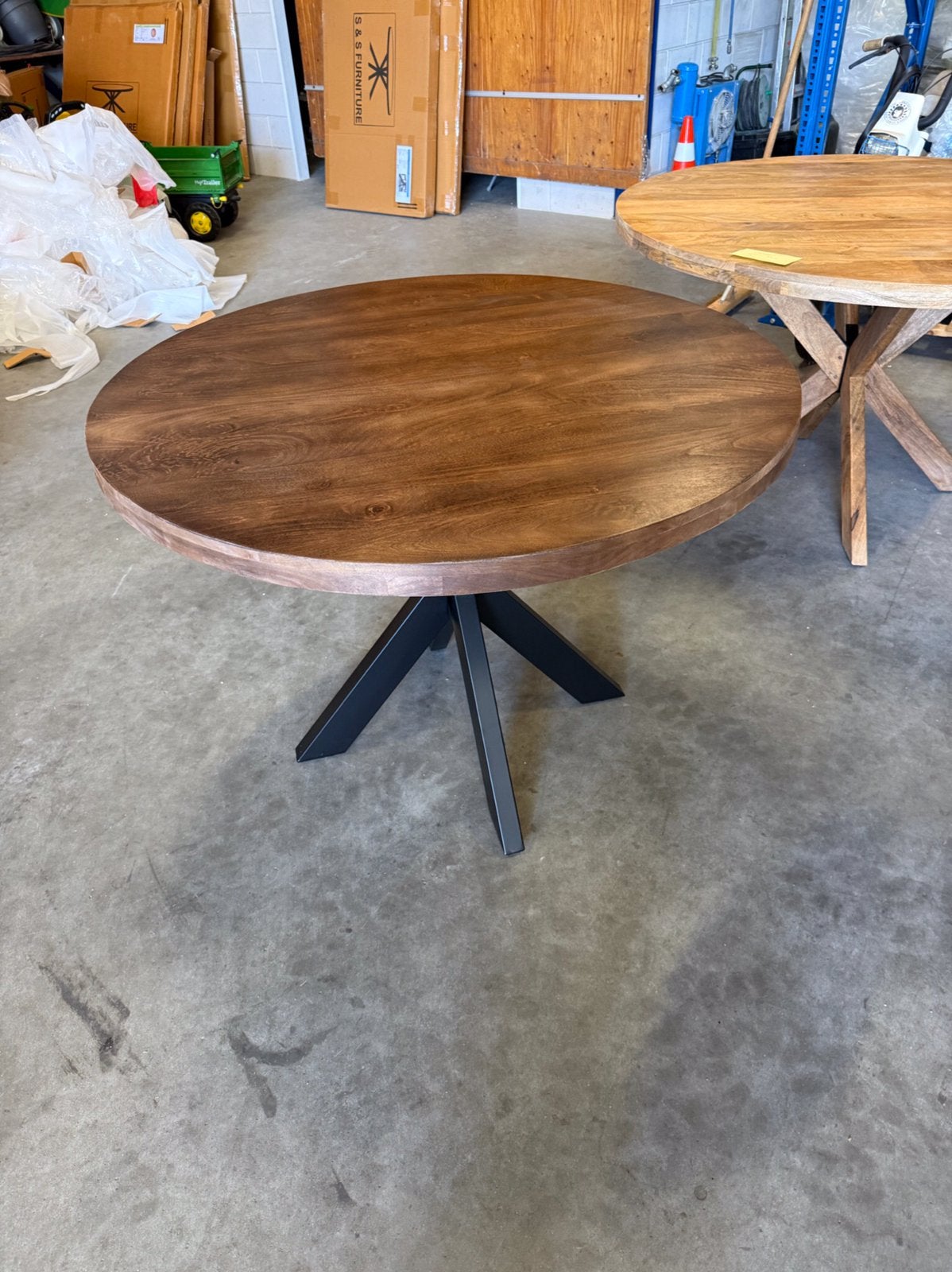 Mango eettafel rond model 110cm doorsnee walnoot kleur nieuw, Ophalen, Nieuw, Rond, 100 tot 150 cm