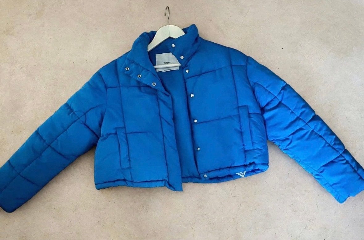 Bershka Cropped Puffer Jas - Blauwmaat xs, Ophalen of Verzenden, Zo goed als nieuw, Maat 38/40 (M), Blauw